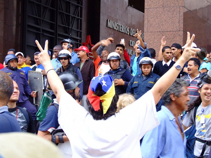 venezuela-protests-chavistas-opposition-caracas