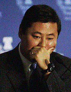 Once-Great Journalist Shawcross Now Receives John Yoo Seal of Approval