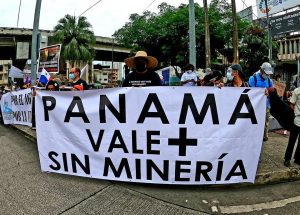 Protest led by the “Panama is Worth More Without Mining” Movement (MPVMSM) in Panama City. (Photo: Radio Temblor)