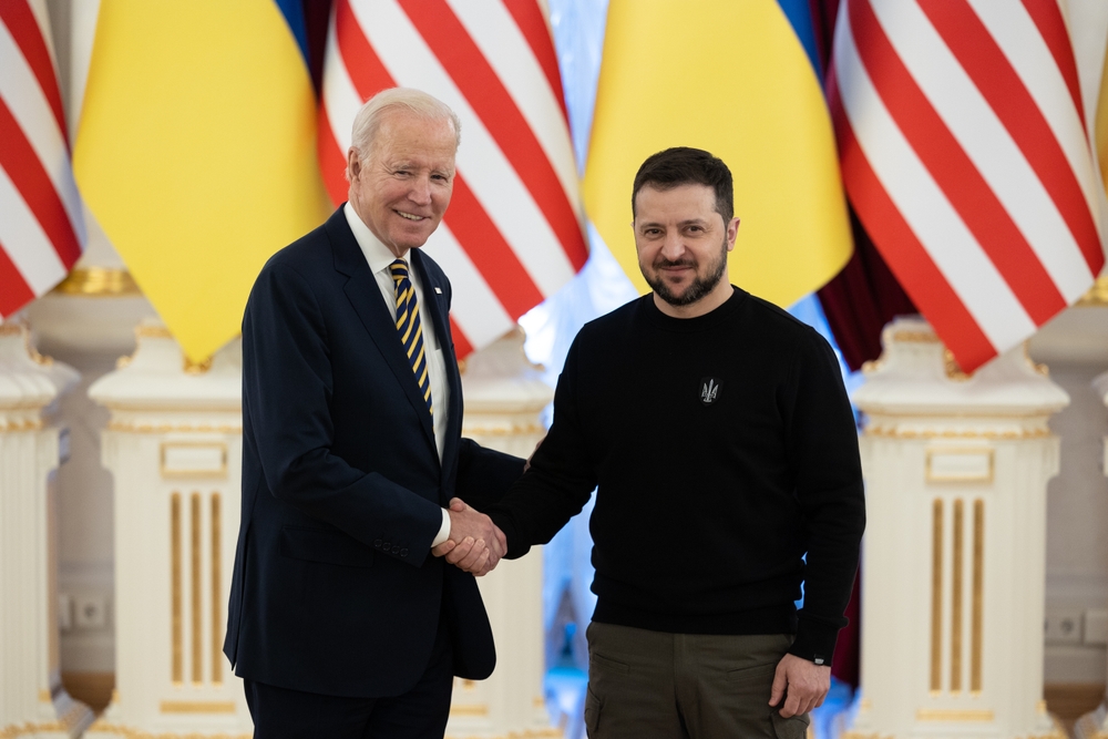 U.S. and Ukraine: Sending Arms or Twisting Arms?