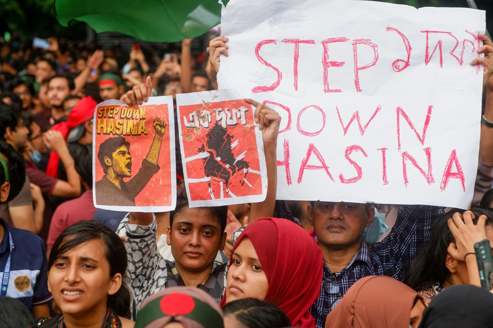 When Do Autocrats Give Up?